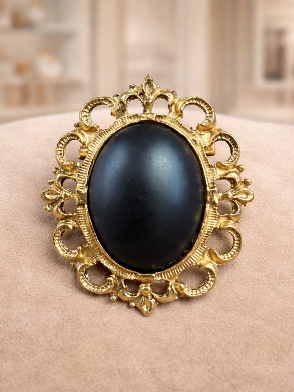 Vintage Gold Tone Plastic Black Oval Stone Brooch Pin - Picture 1 of 3